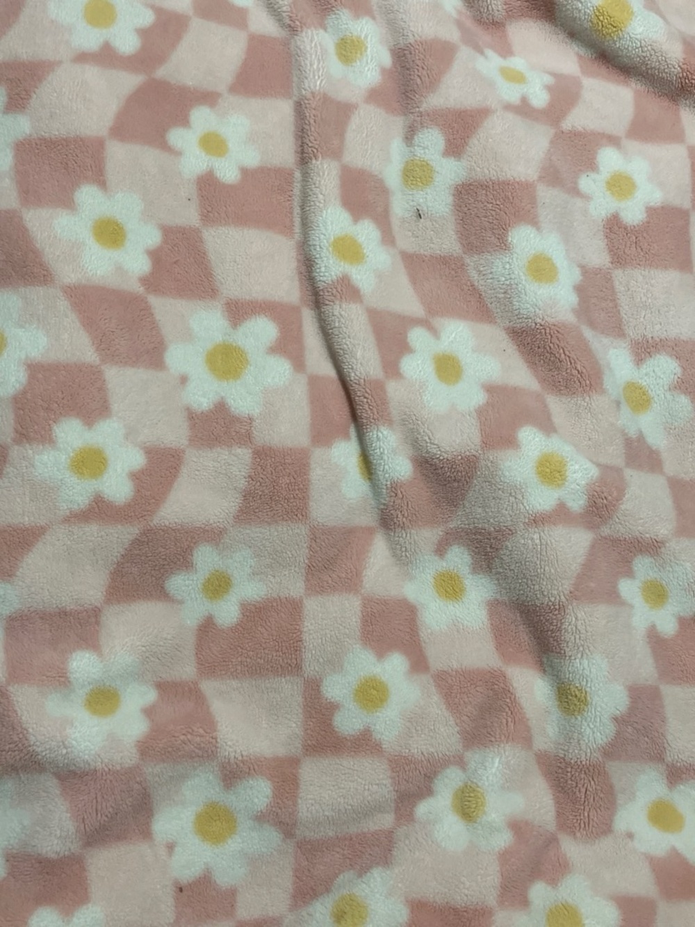 Pink Daisy Check Plush Throw Blanket